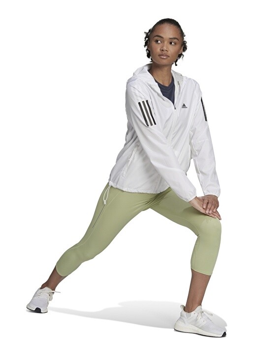 

Нормальная белая женская куртка Adidas