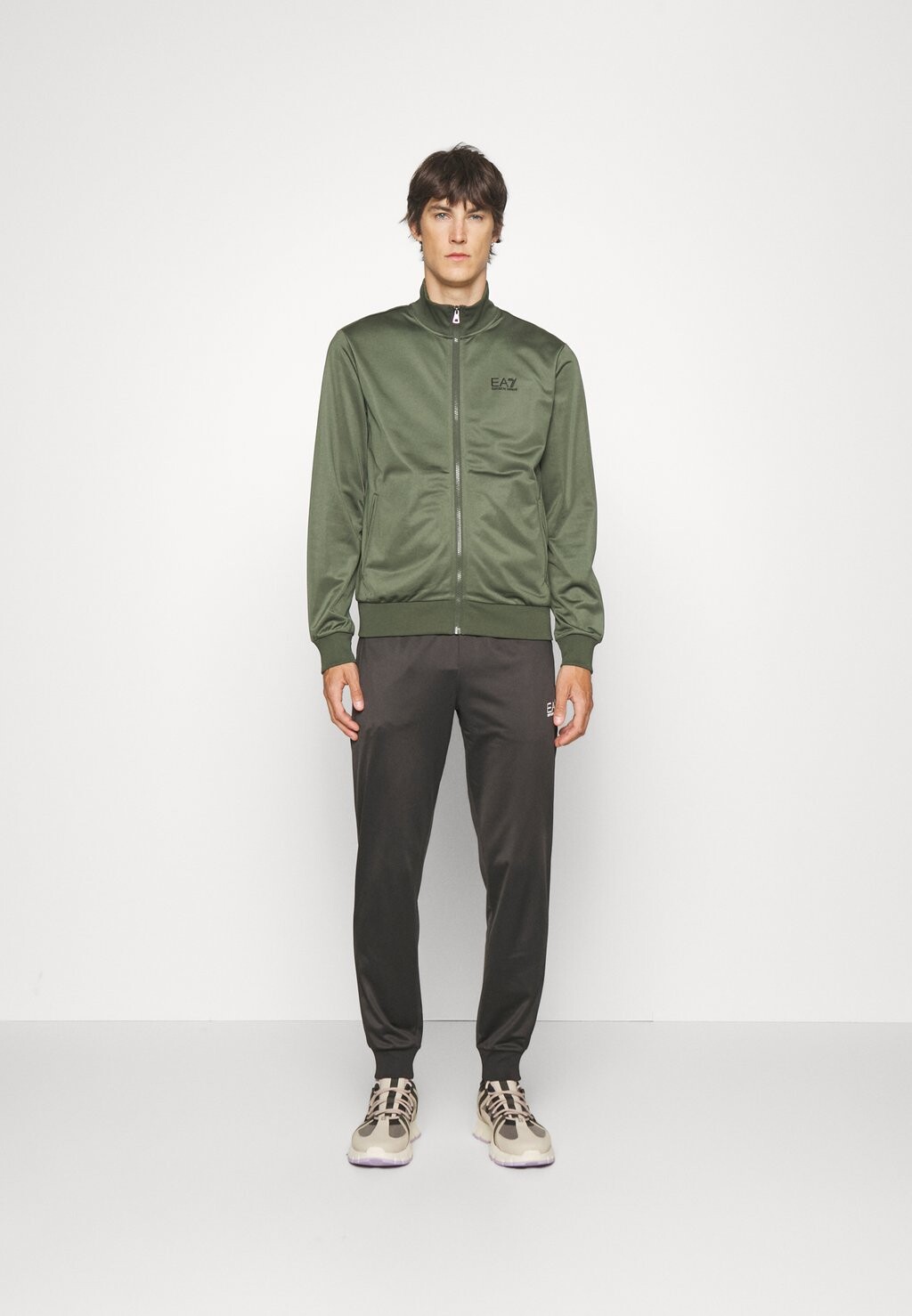 

Комбинезон EA7 Emporio Armani, оливки