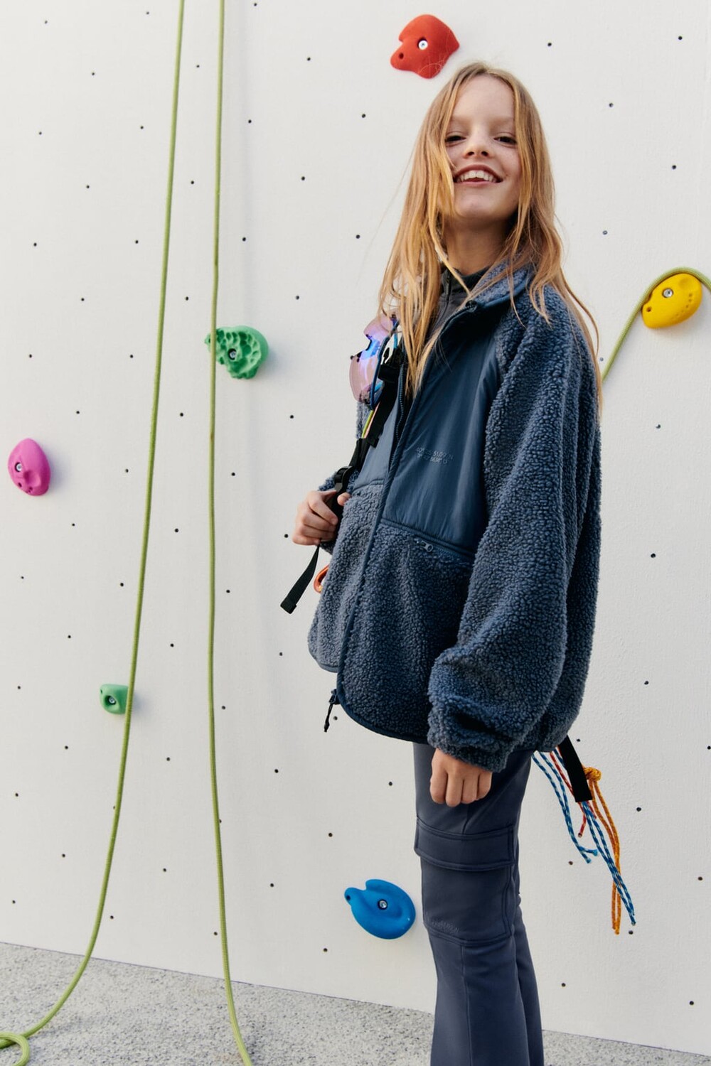 

Контрастная куртка из искусственной дубки ZARA, синий