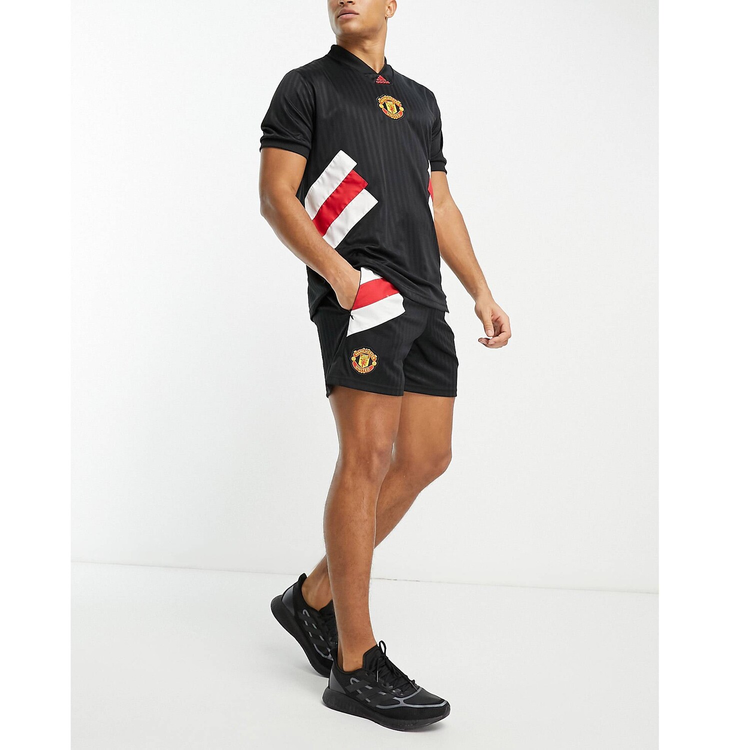

Черные шорты adidas Football Manchester United FC Icons adidas performance