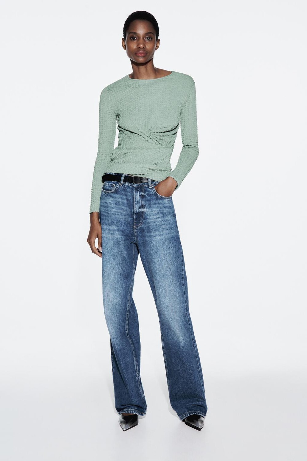 

Текстурный топ со собранными деталями ZARA, зелено-сухой