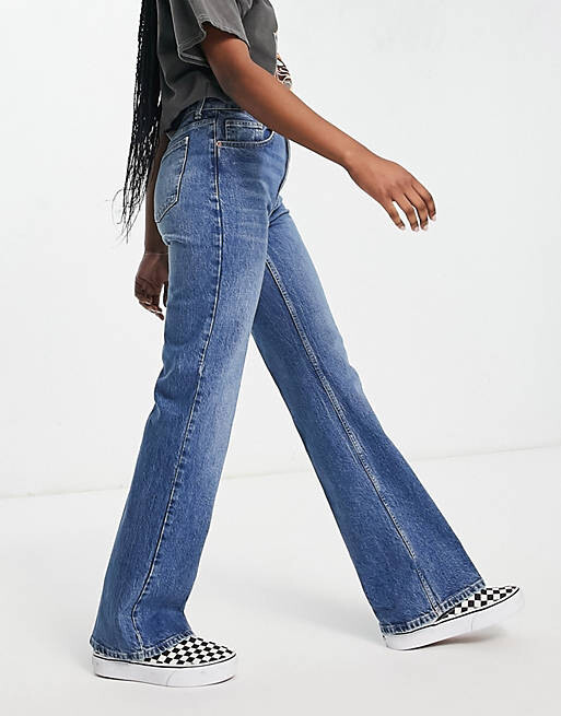 

Свободные джинсы-клеш Topshop синего цвета