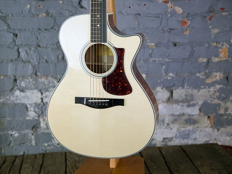 

Акустическая гитара Eastman AC308CE