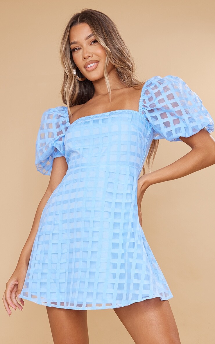 

PrettyLittleThing Голубое свободное платье свободного кроя в мелкую клетку с пышными рукавами