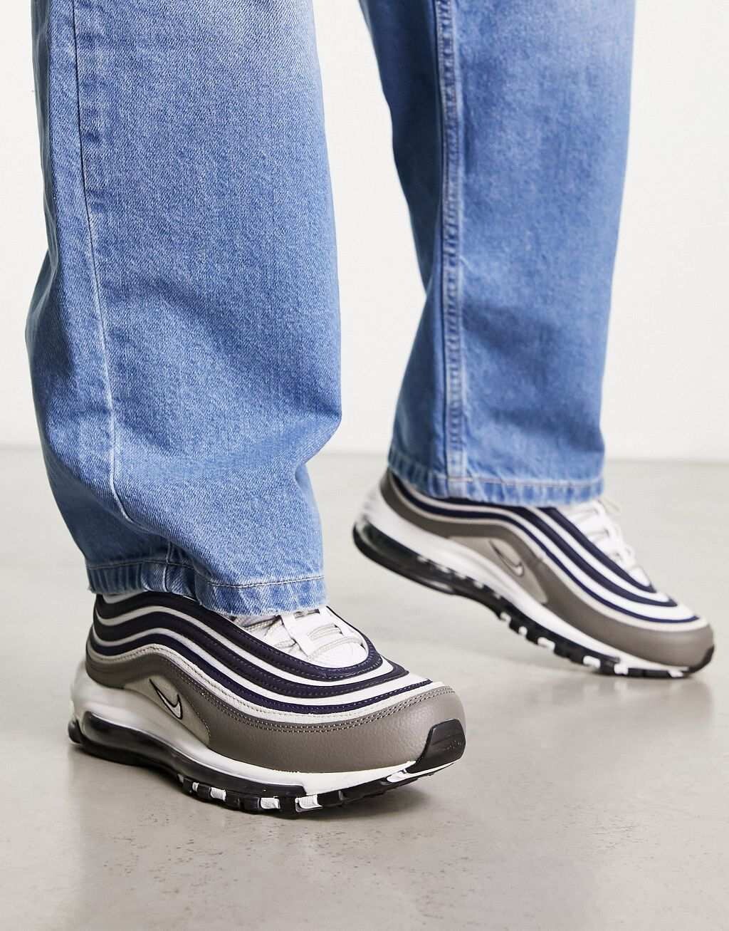 

Бело-черные кроссовки Nike Air Max 97