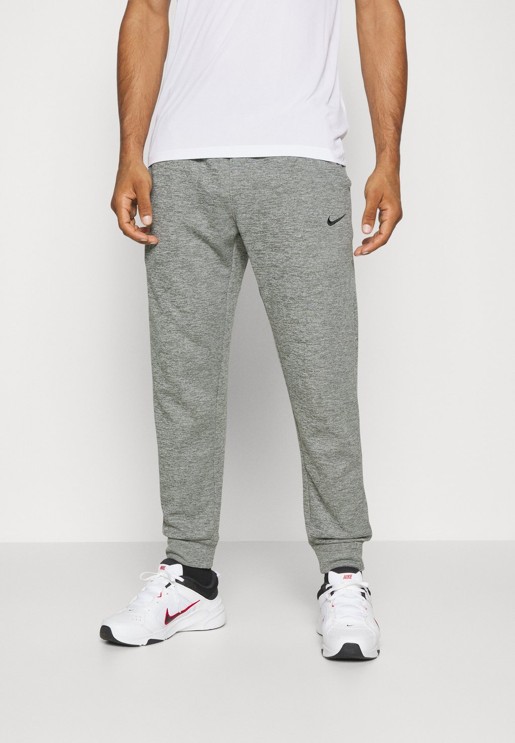 Спортивные брюки PANT TAPER Nike, темно-серый вереск/серый/черный спортивные брюки pant taper nike черный белый