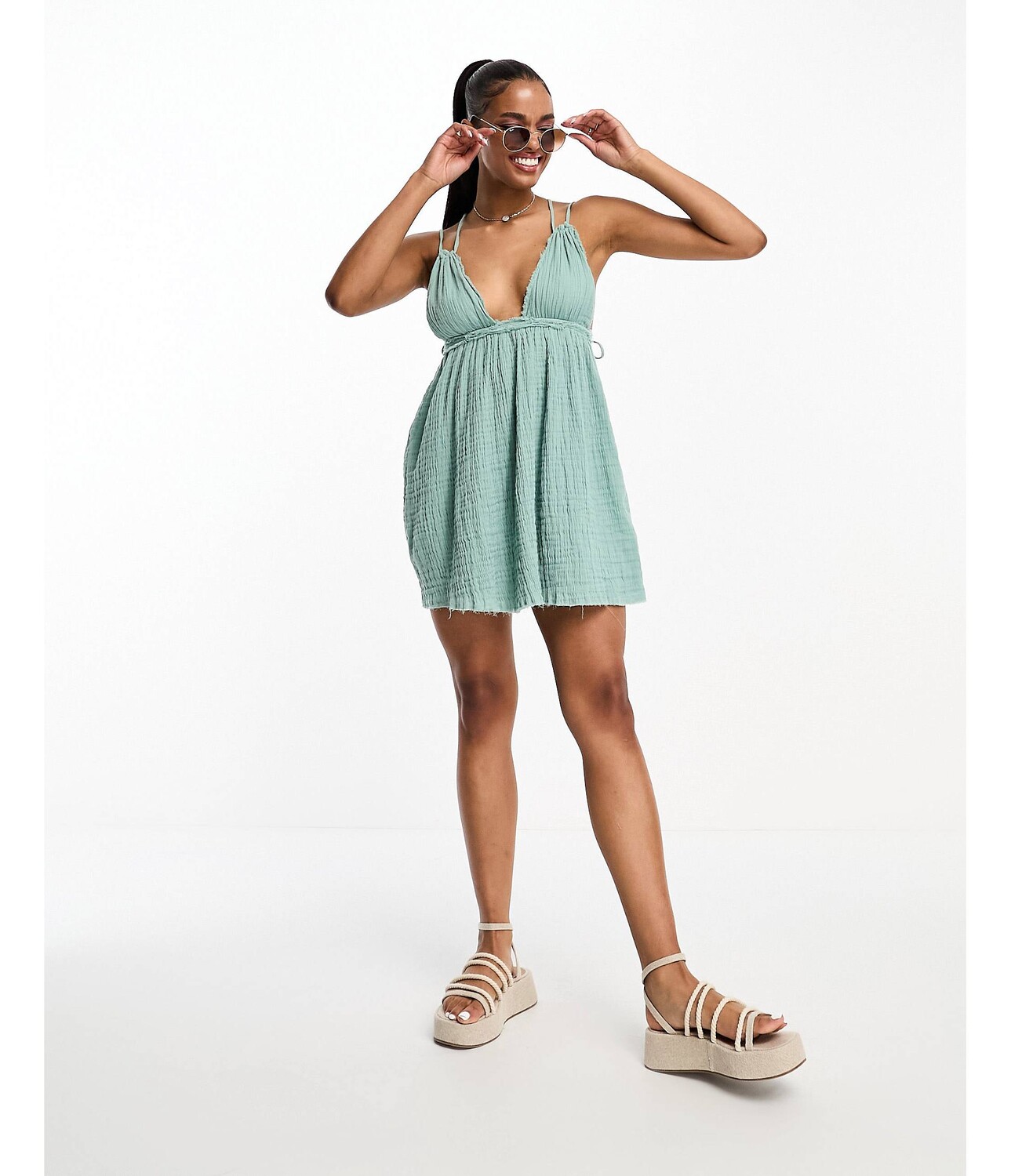 

Синее льняное платье с глубоким вырезом Pull&Bear