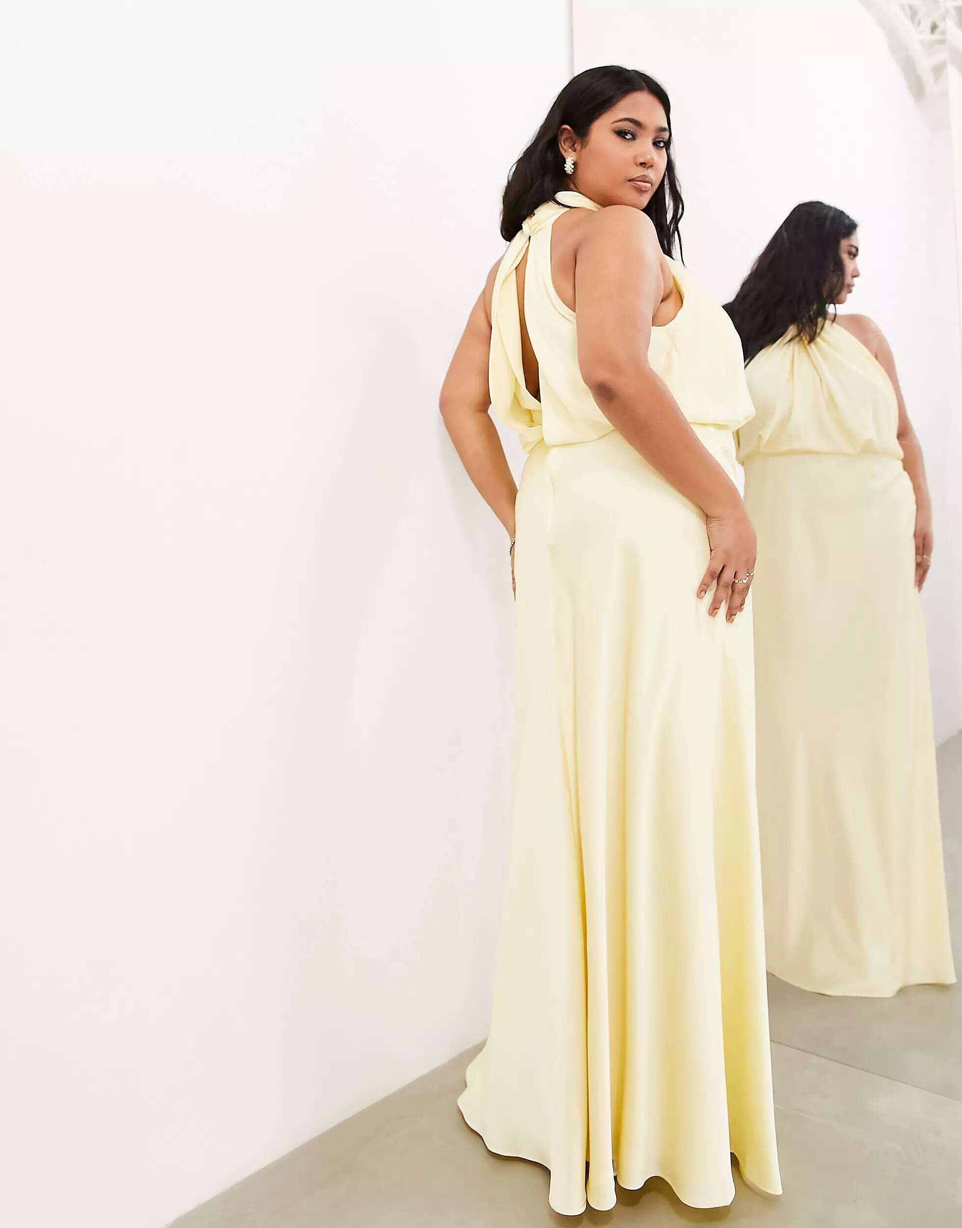 цена Лимонное атласное платье макси со сборками и воротником-бретелькой ASOS DESIGN Bridesmaid Curve