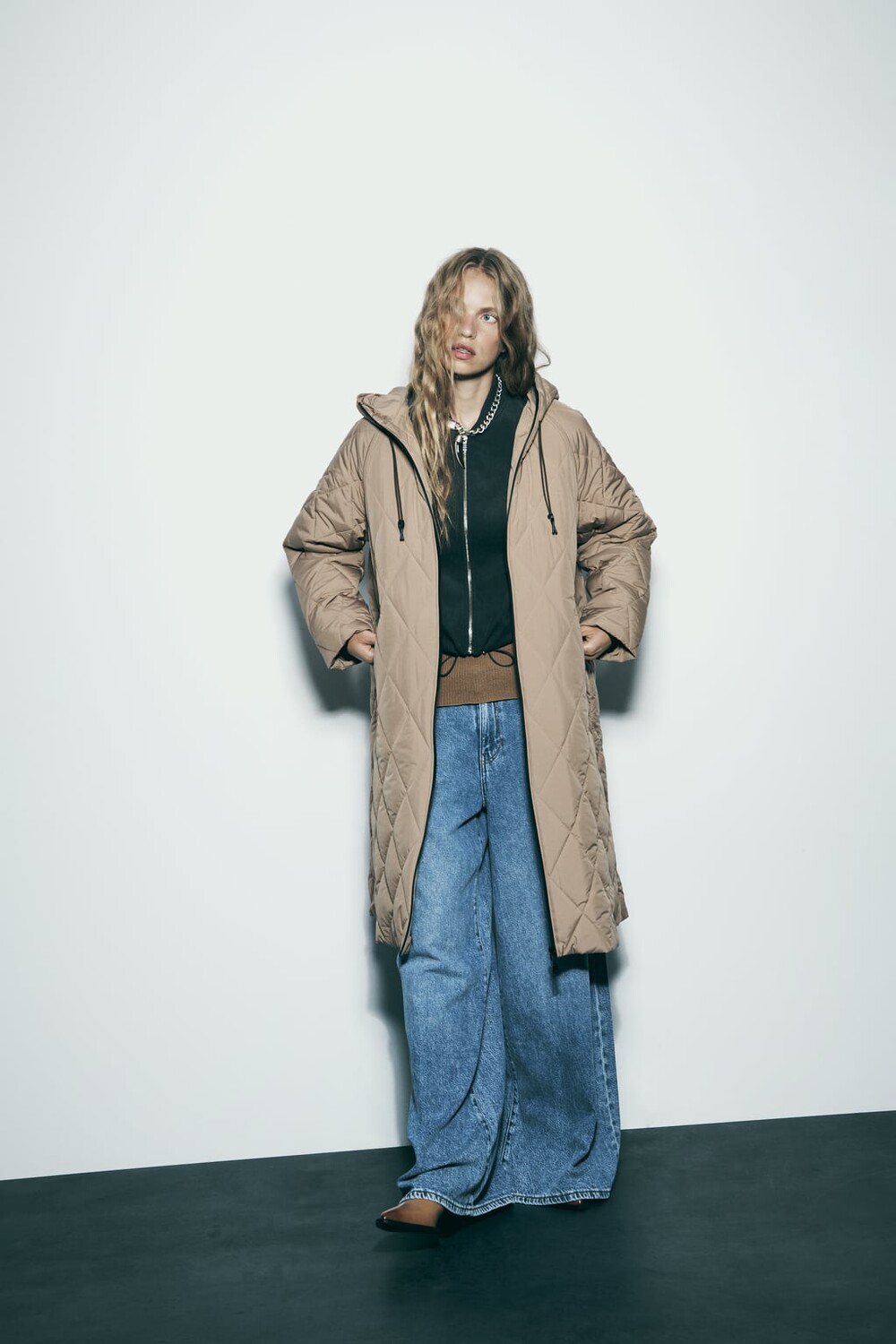 

Длинное стеганое пальто ZARA, кэмел