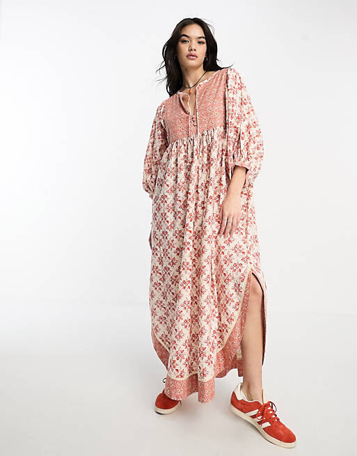 

Разноцветное свободное платье макси с принтом и воротником Free People