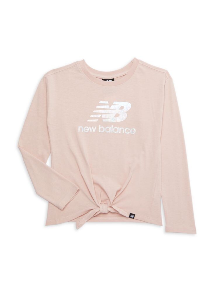 

Футболка с логотипом для девочек и завязкой спереди New Balance, цвет Pink Sand