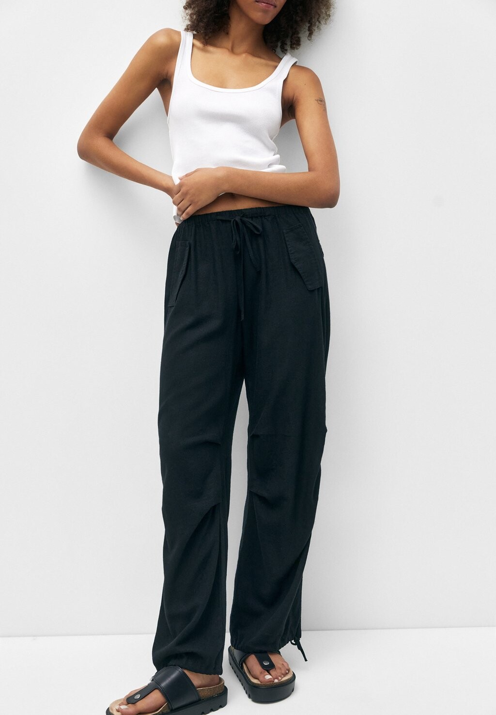 

Брюки PULL&BEAR, черный