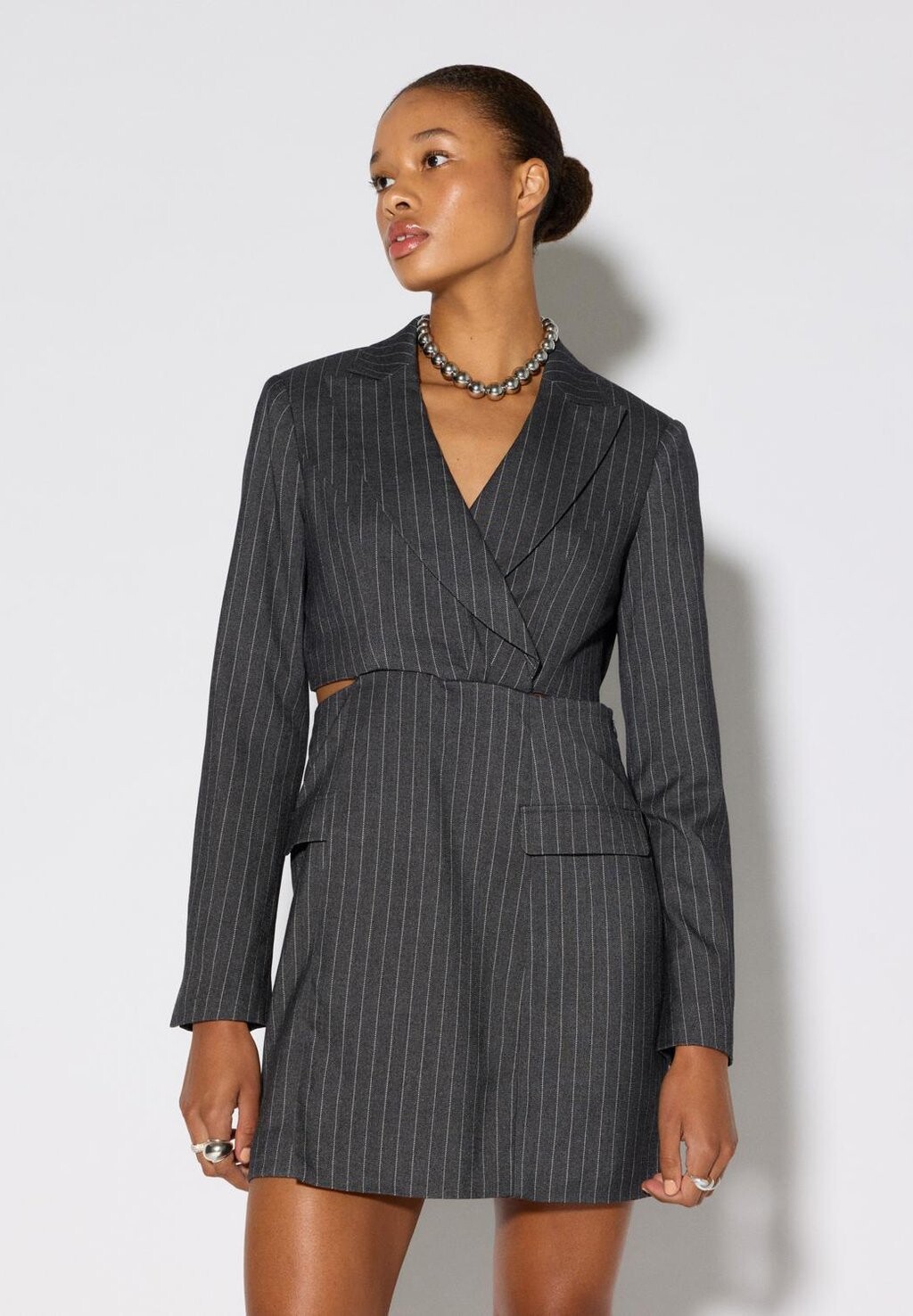 

Платье-футляр X BLADES COBAIN ANKARA PINSTRIPE TWIST MINI DRESS SOMETHINGNEW, серый