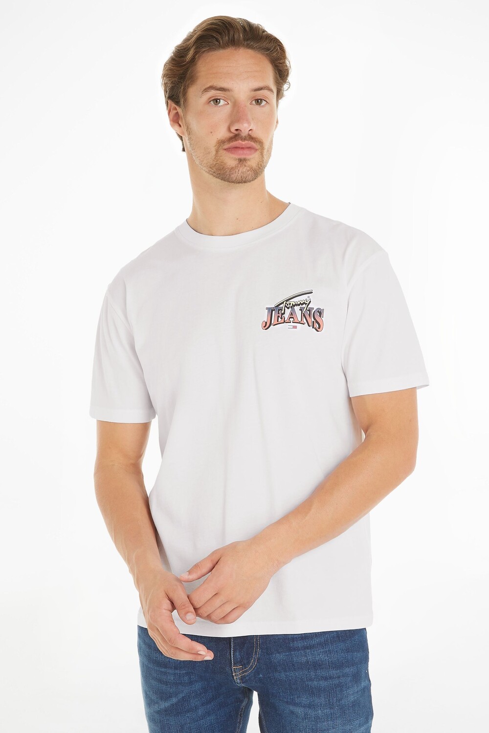 

Джинсы Tommy стандартного кроя подходят к футболке с ромбовидной закруткой Tommy Jeans, белый