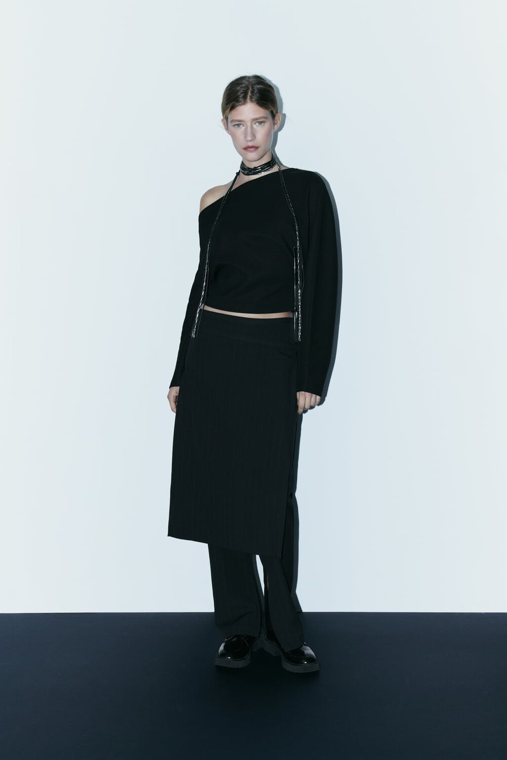 

Асимметричный топ из крепа ZARA, черный