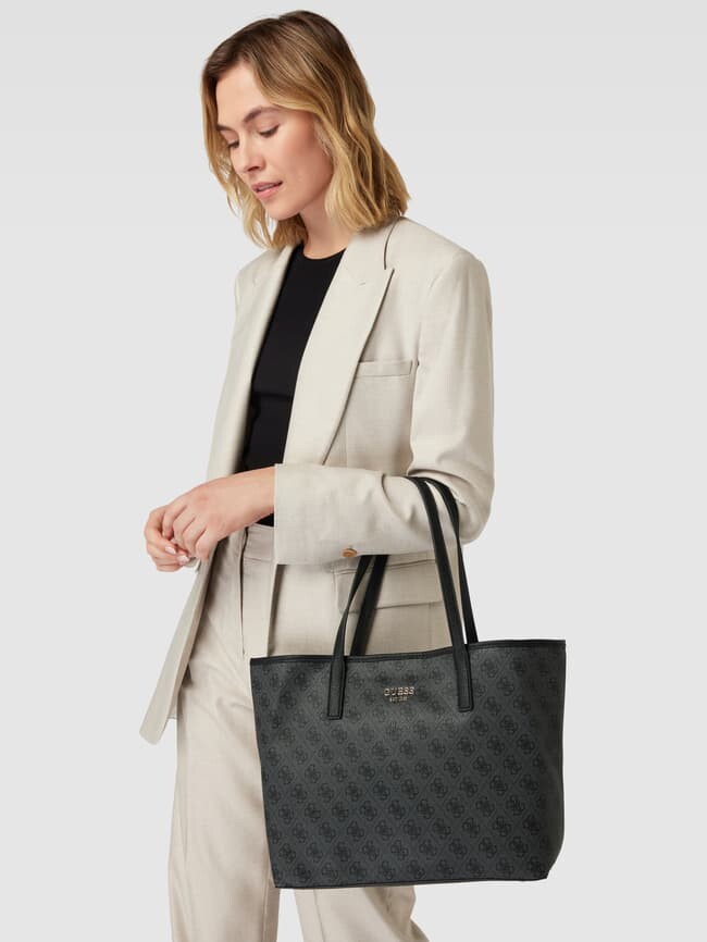 

Сумка-тоут с логотипом по всей поверхности, модель VIKKY Guess, графит