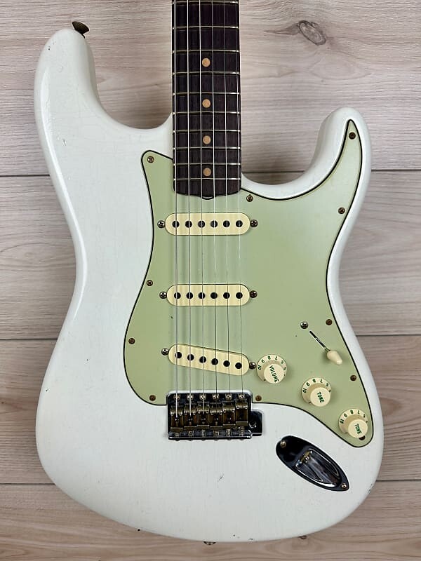 

Электрогитара Fender Custom Shop 1964 Stratocaster Journeyman Relic - Aged Olympic White