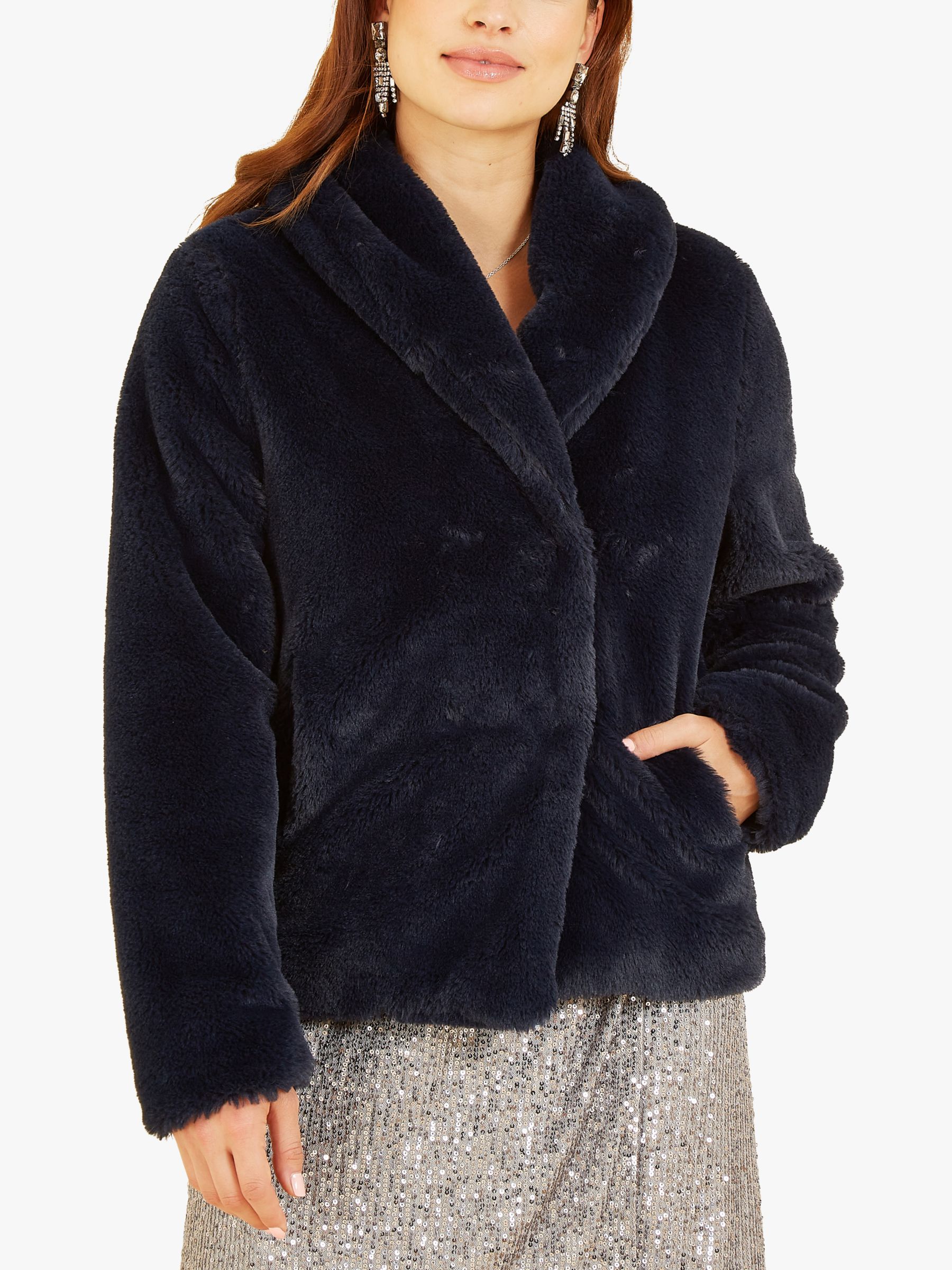 Короткое пальто из искусственного меха Yumi с запахом, темно-синий короткое пальто goldie с капюшоном из искусственного меха apparis синий