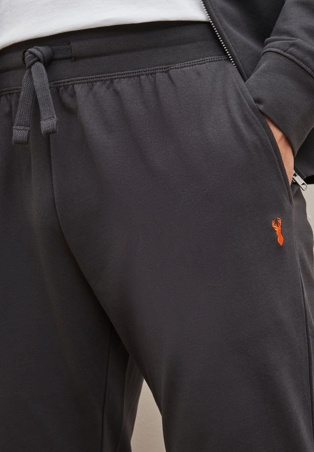 цена Спортивные брюки Lightweight Slim Cuffed Joggers Next, цвет slate grey