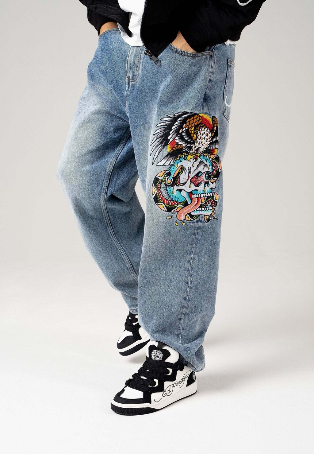 

Джинсы свободного кроя Ed Hardy