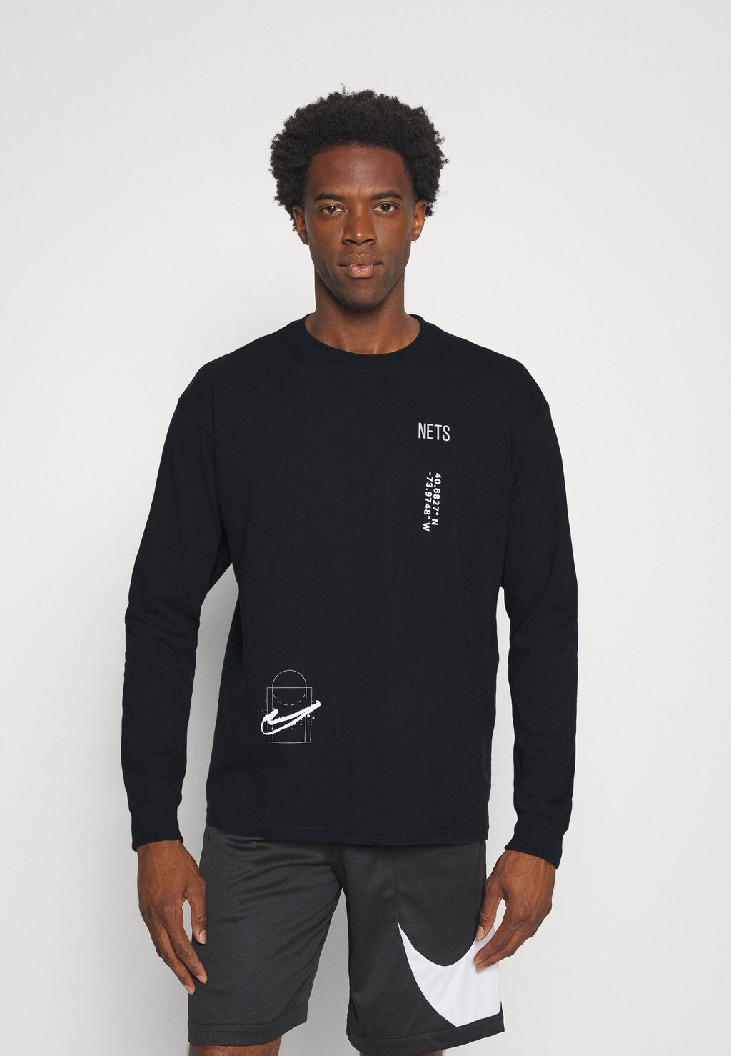

Спортивная футболка Nike