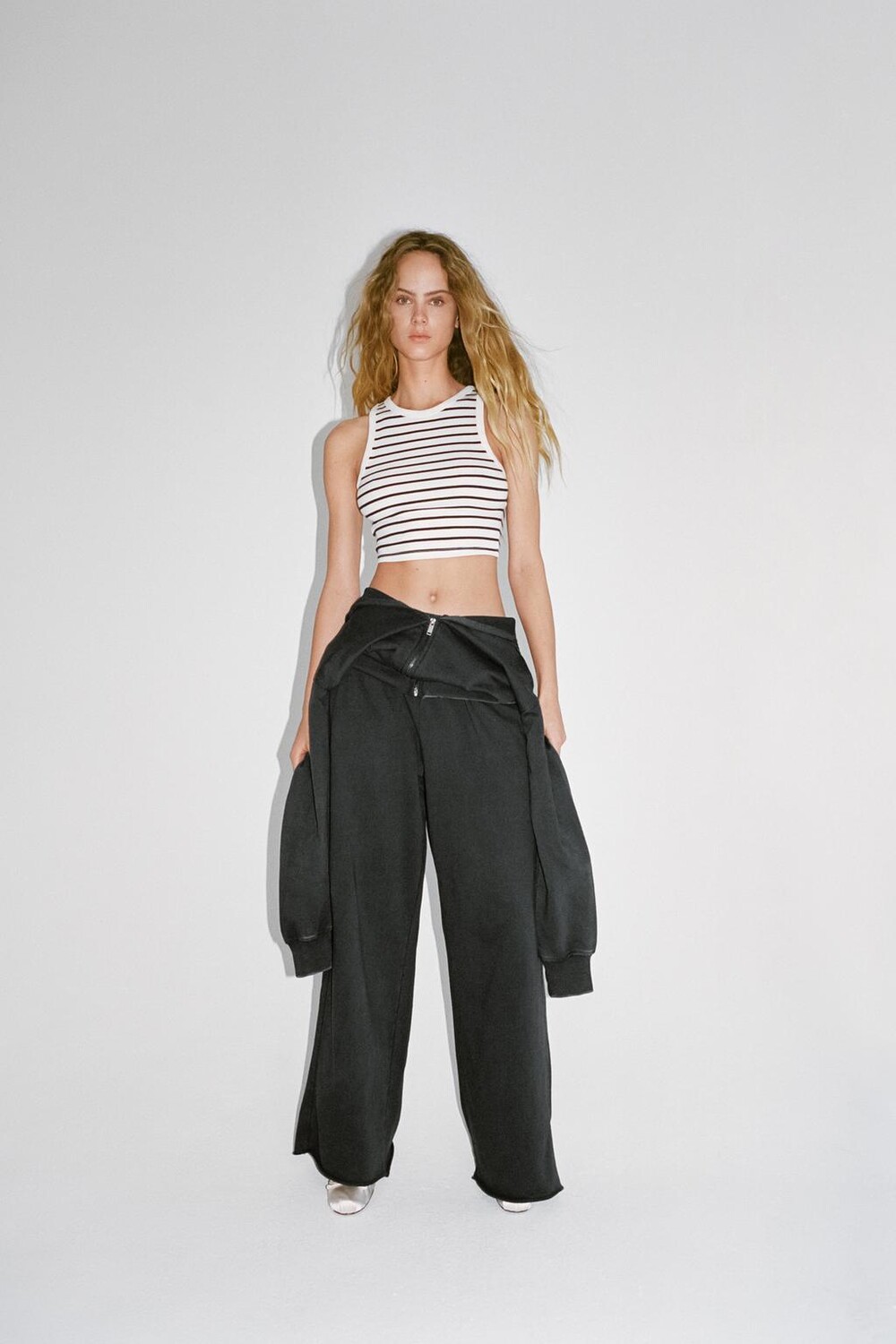 

Плюшевые джоггеры ZARA, антрацитовый серый