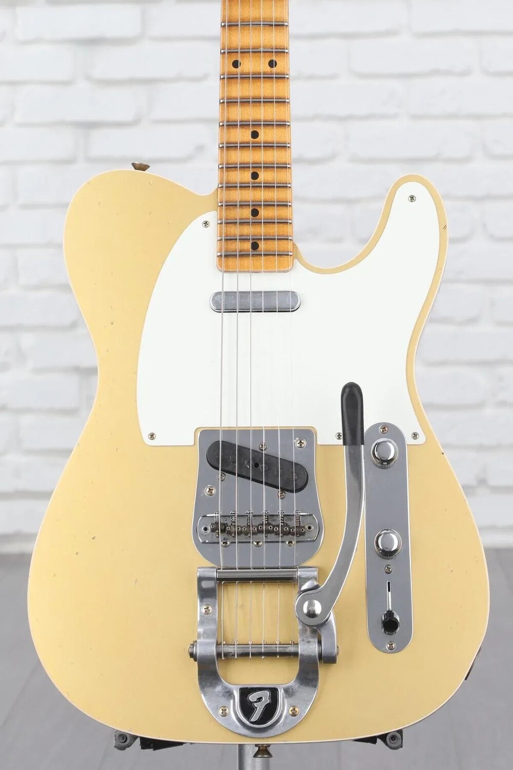 

Новая ограниченная серия Fender Custom Shop Twisted Telecaster Custom Journeyman Relic – электрогитара Aged HLE Gold