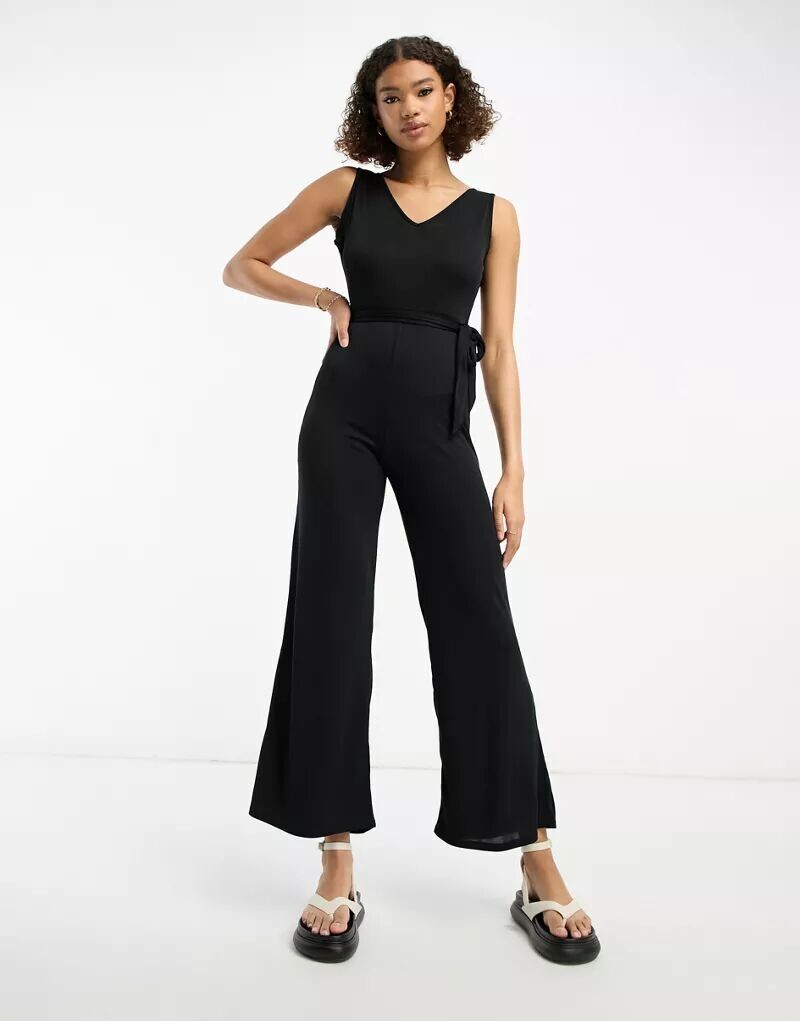 

Черный комбинезон с узкими бретелями River Island