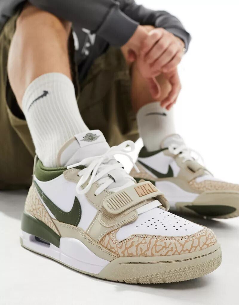 

Бело-бежевые кроссовки Jordan Air Legacy 312 Low PSG