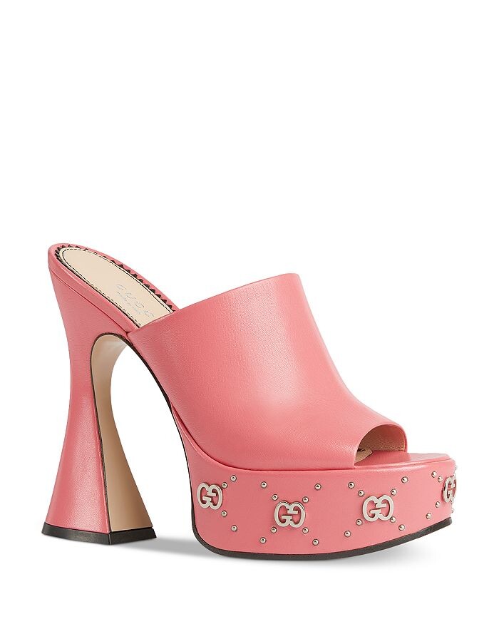 

Женские шлепанцы на платформе с заклепками Gucci