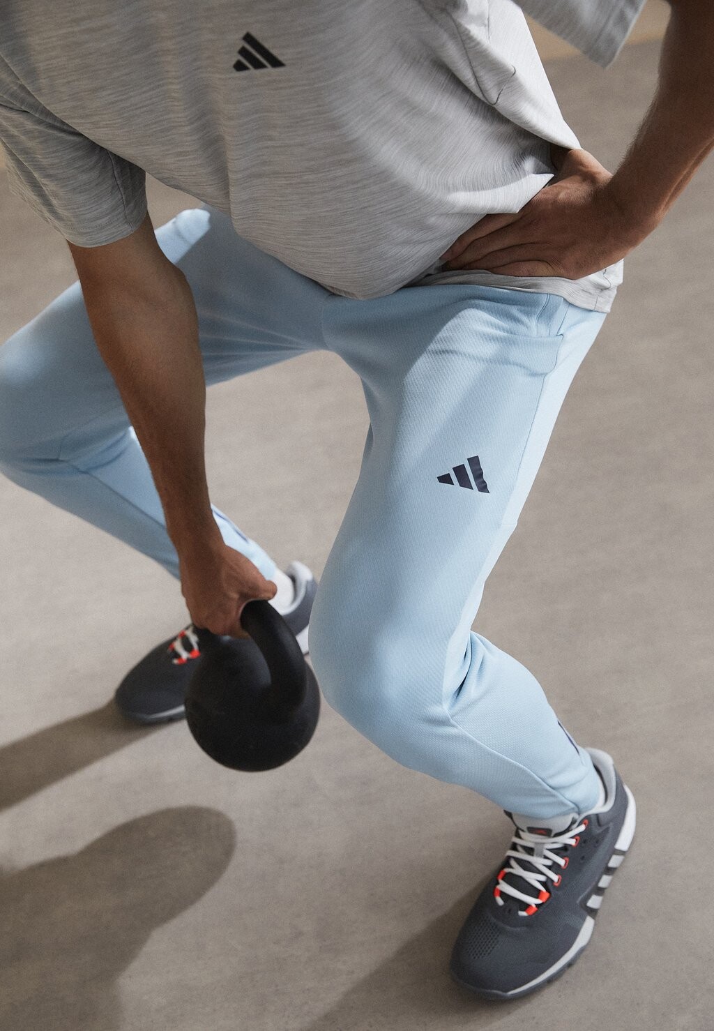 

Спортивные брюки Adidas