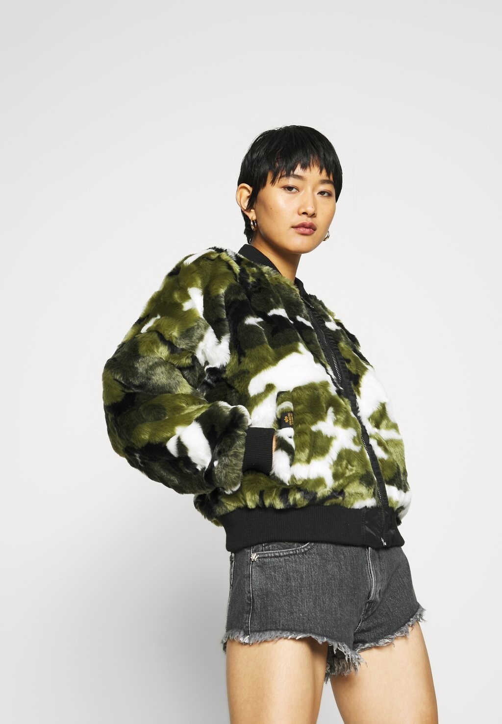 

Зимняя куртка Alpha Industries, черный