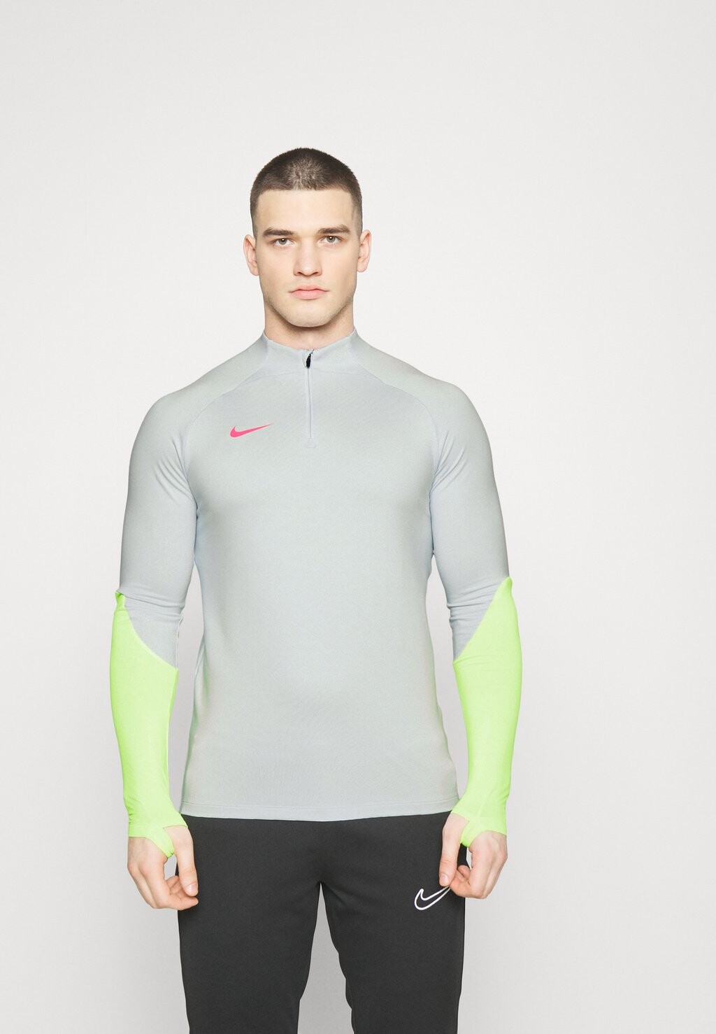 

Футболка с длинным рукавом M NK DF STRK DRIL TOP Nike, чистая платина/вольт/гипер-розовый