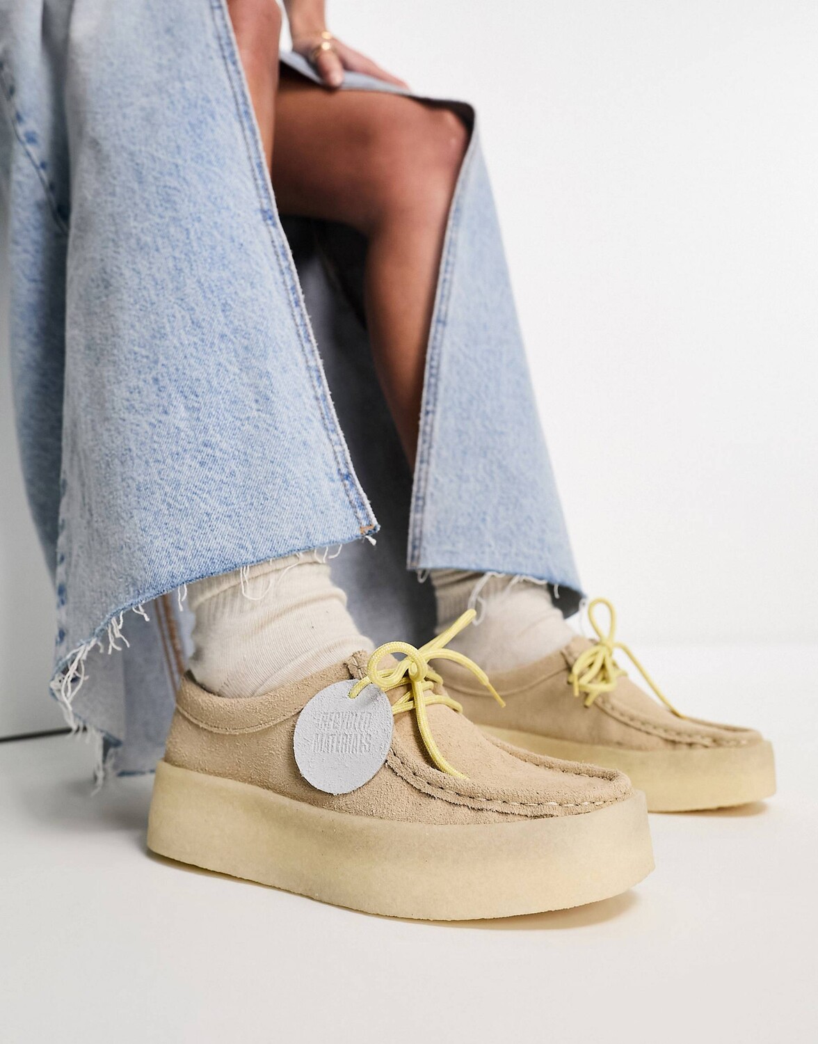 

Бежевые замшевые туфли с чашечками Clarks Originals Wallabee