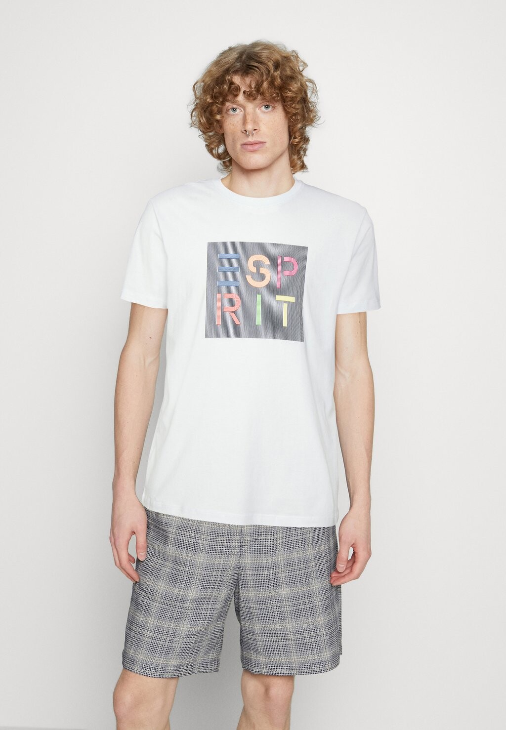 

Футболка с принтом Esprit, белый