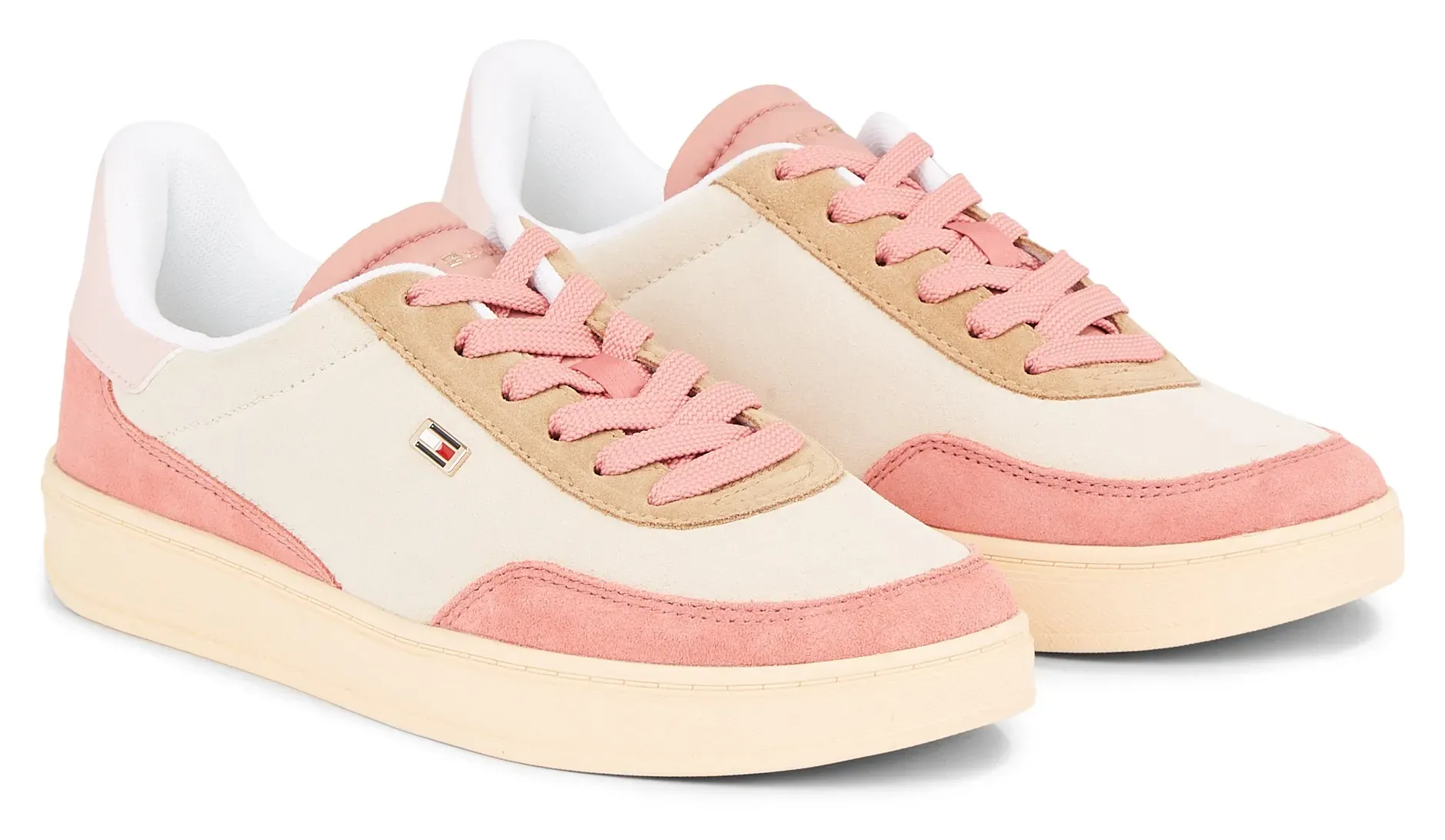 

Кроссовки на платформе Tommy Hilfiger "HERITAGE COURT SNEAKER", с контрастной отделкой, повседневная обувь, полуботинки, туфли на шнуровке, розовый