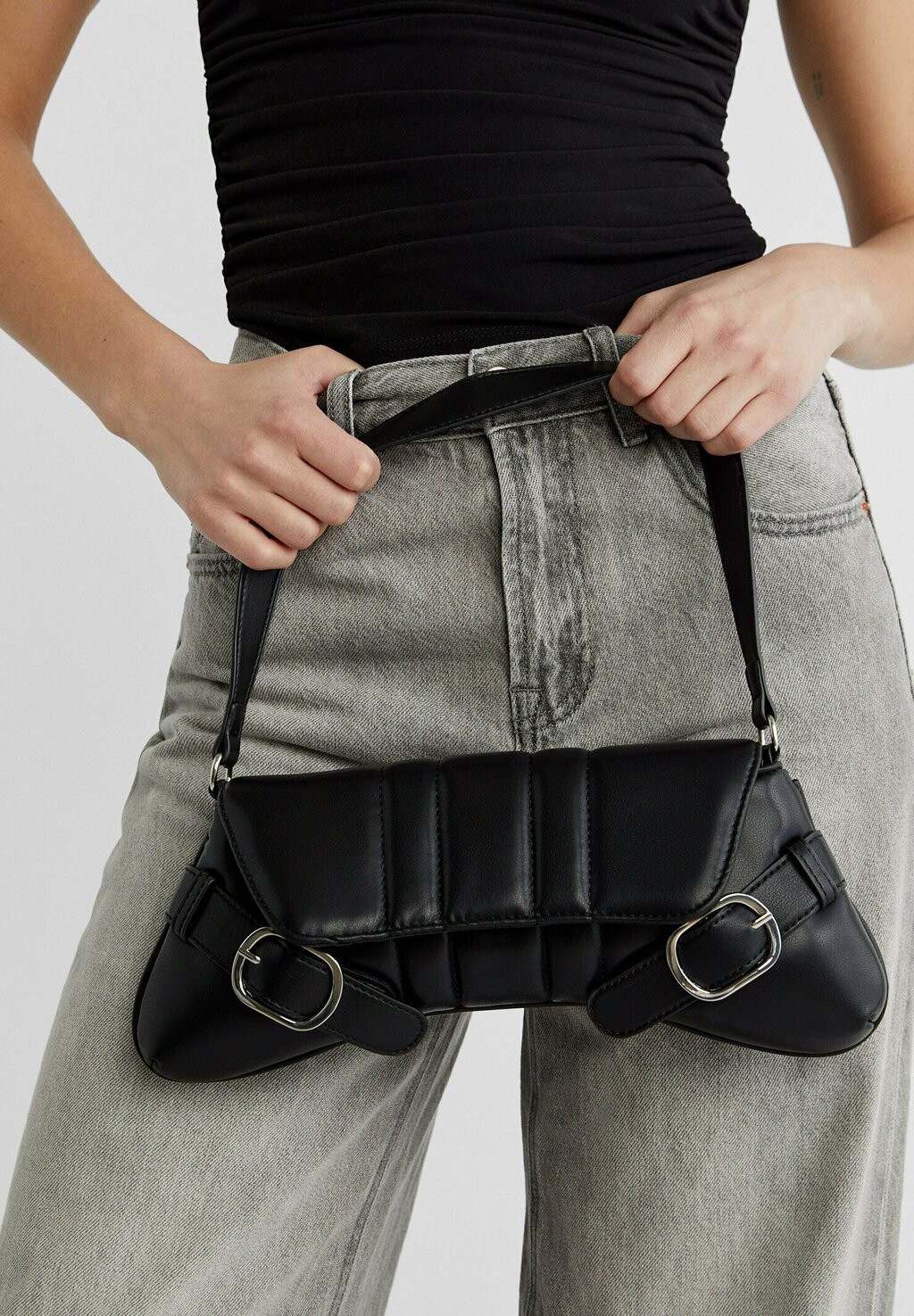 

Сумка BUCKLED Stradivarius, цвет black