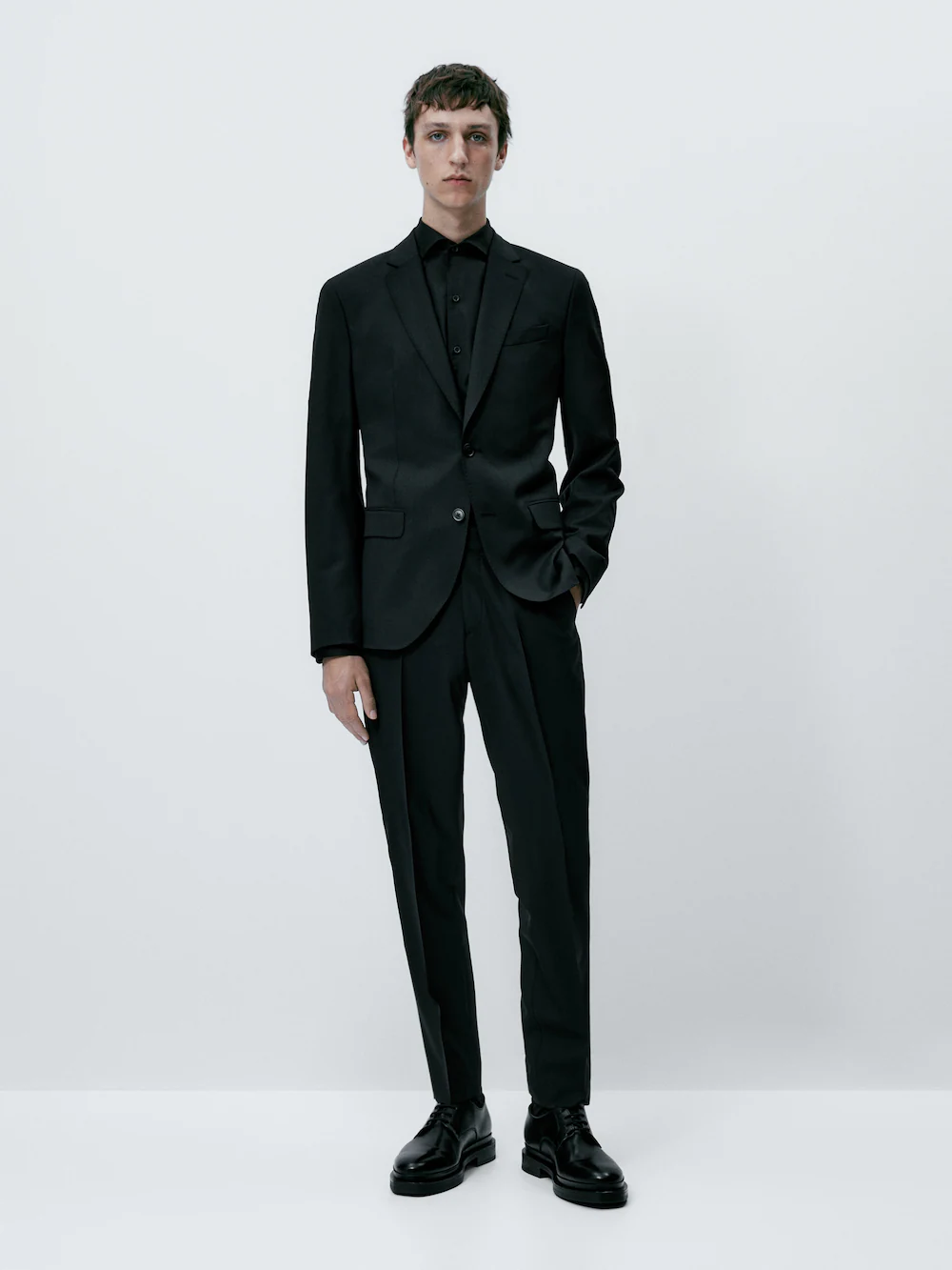 

Рубашка облегающего кроя из текстурированного хлопка Massimo Dutti, черный