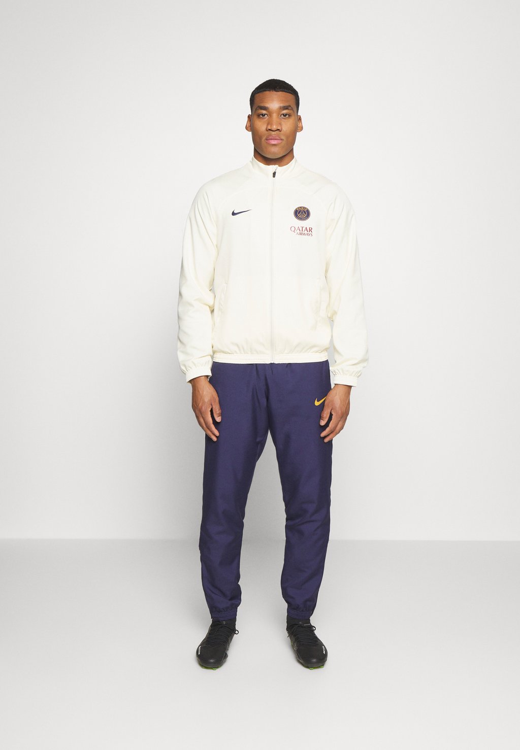 

Squadra PSG M NK DF STRK TRK SUIT W Nike, кокосовое молоко/черненый синий