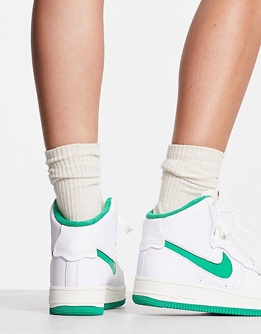 

Белые высокие кроссовки Nike AF1 Sculpt с зеленой галочкой, Зеленый