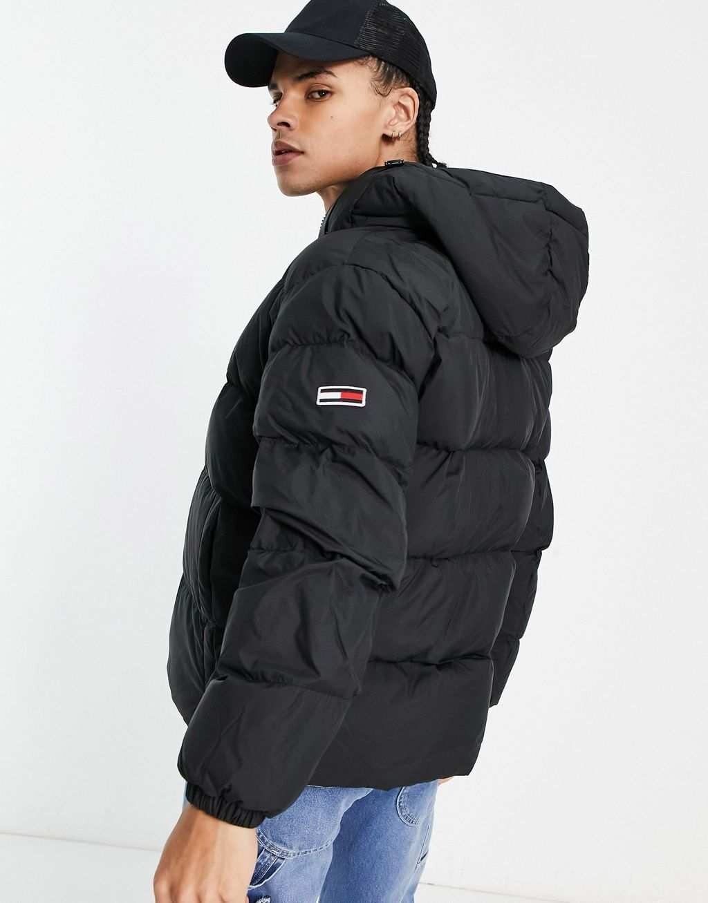

Черная пуховик с капюшоном Tommy Jeans Essential, Черный