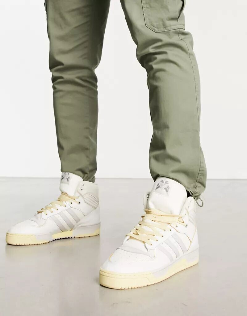 

Бело-серые высокие кроссовки adidas Originals Rivalry 86