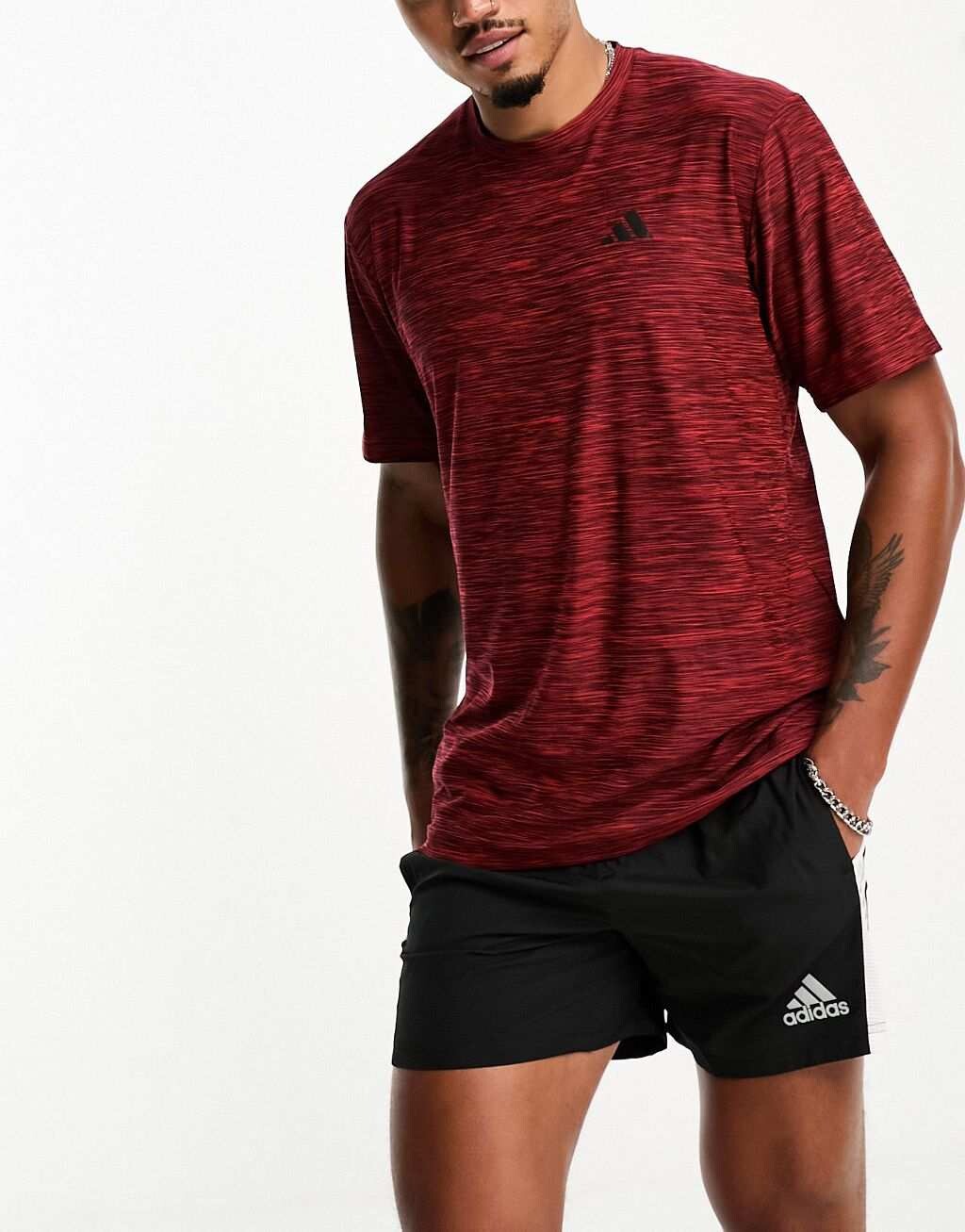 

Красная меланжевая футболка adidas Training Essential