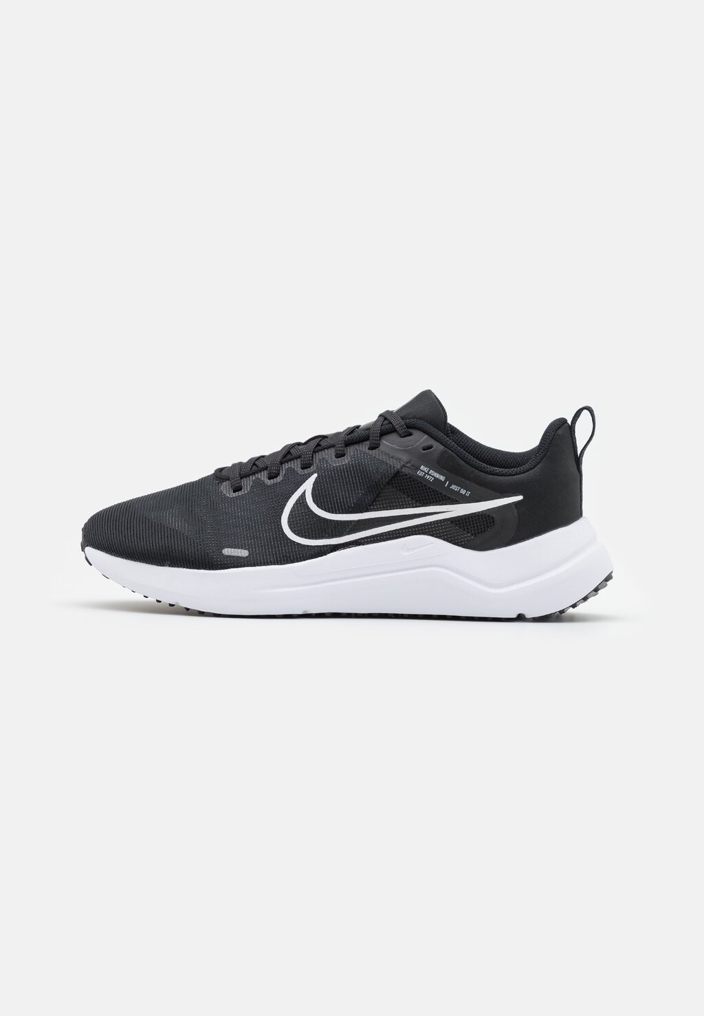 

Кроссовки Nike Downshifter 12, черный / белый