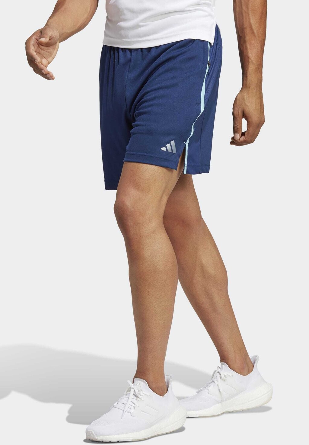 

Спортивные шорты Adidas