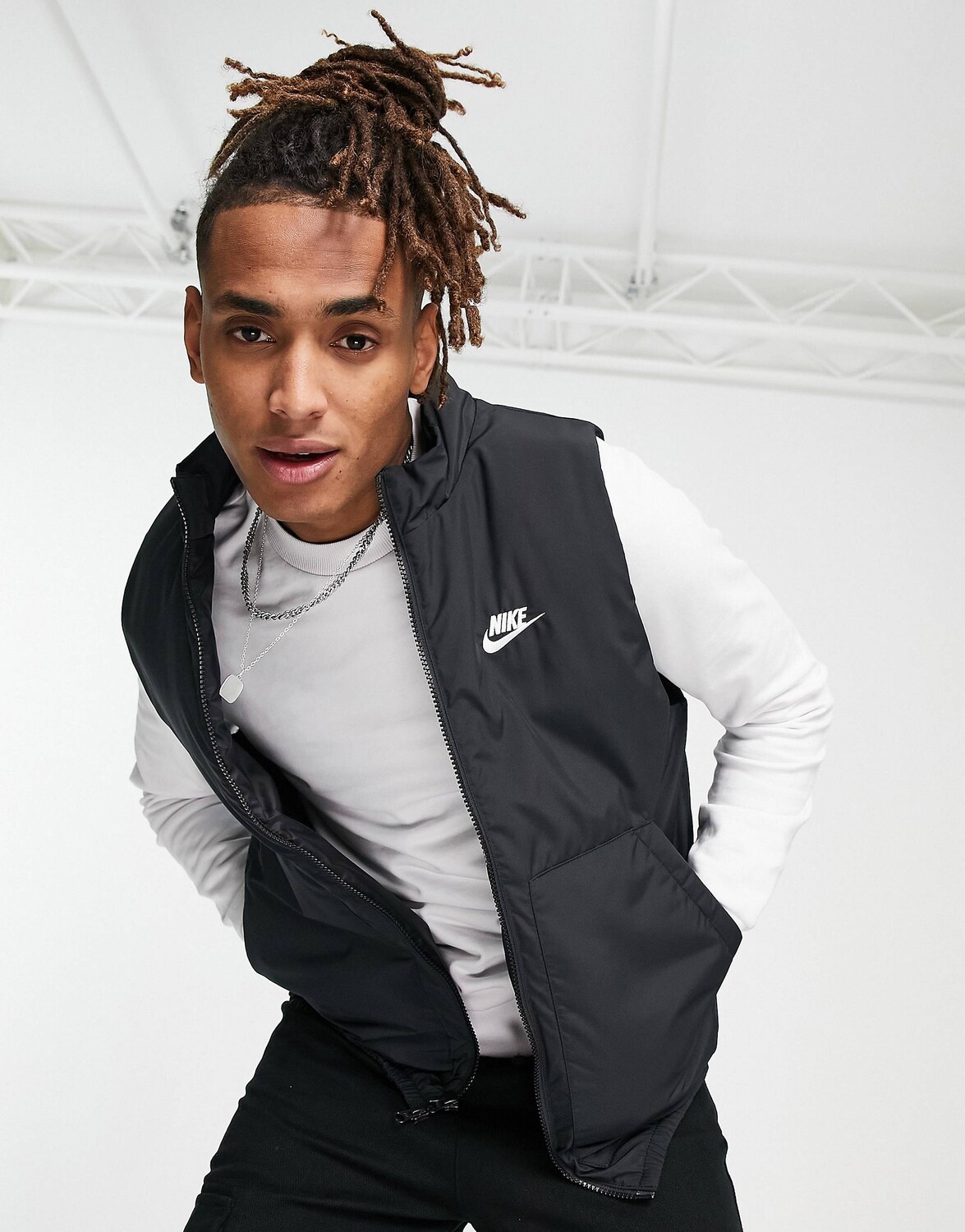 

Черный плетеный жилет Nike Club