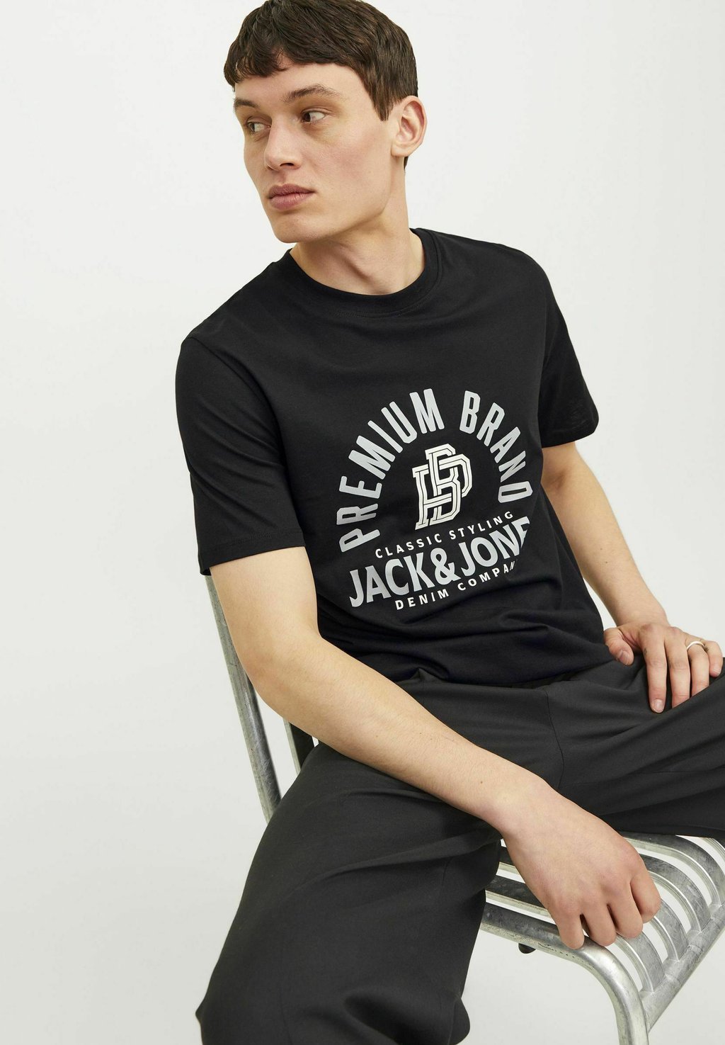 

Футболки с принтом GEDRUCKT RUNDHALS Jack & Jones, пестрый черный