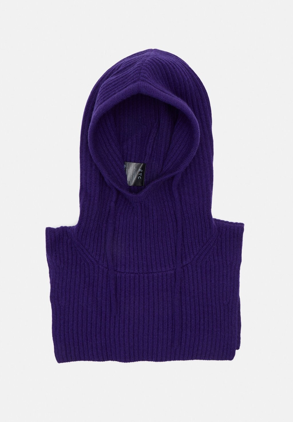 

Шапка бини FTC Cashmere, насыщенного сливового цвета.