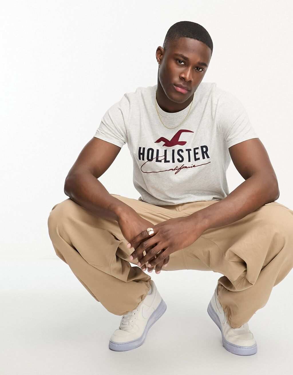 

Светло-серая меланжевая футболка с логотипом Hollister