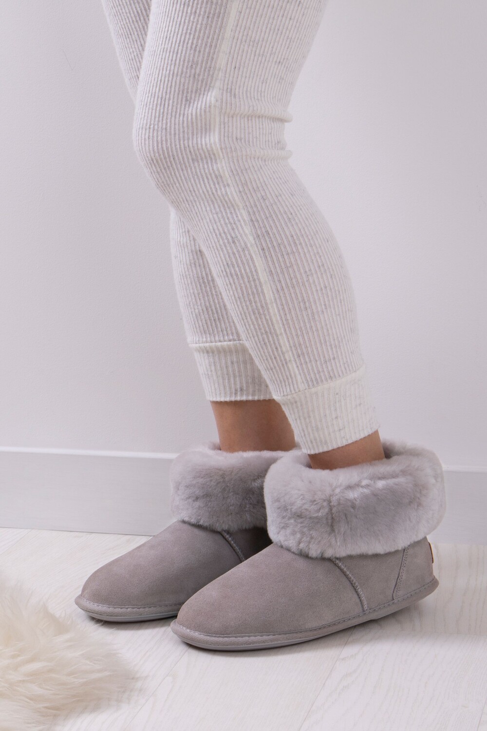 

Женские тапочки Albera из овчины Just Sheepskin, серый